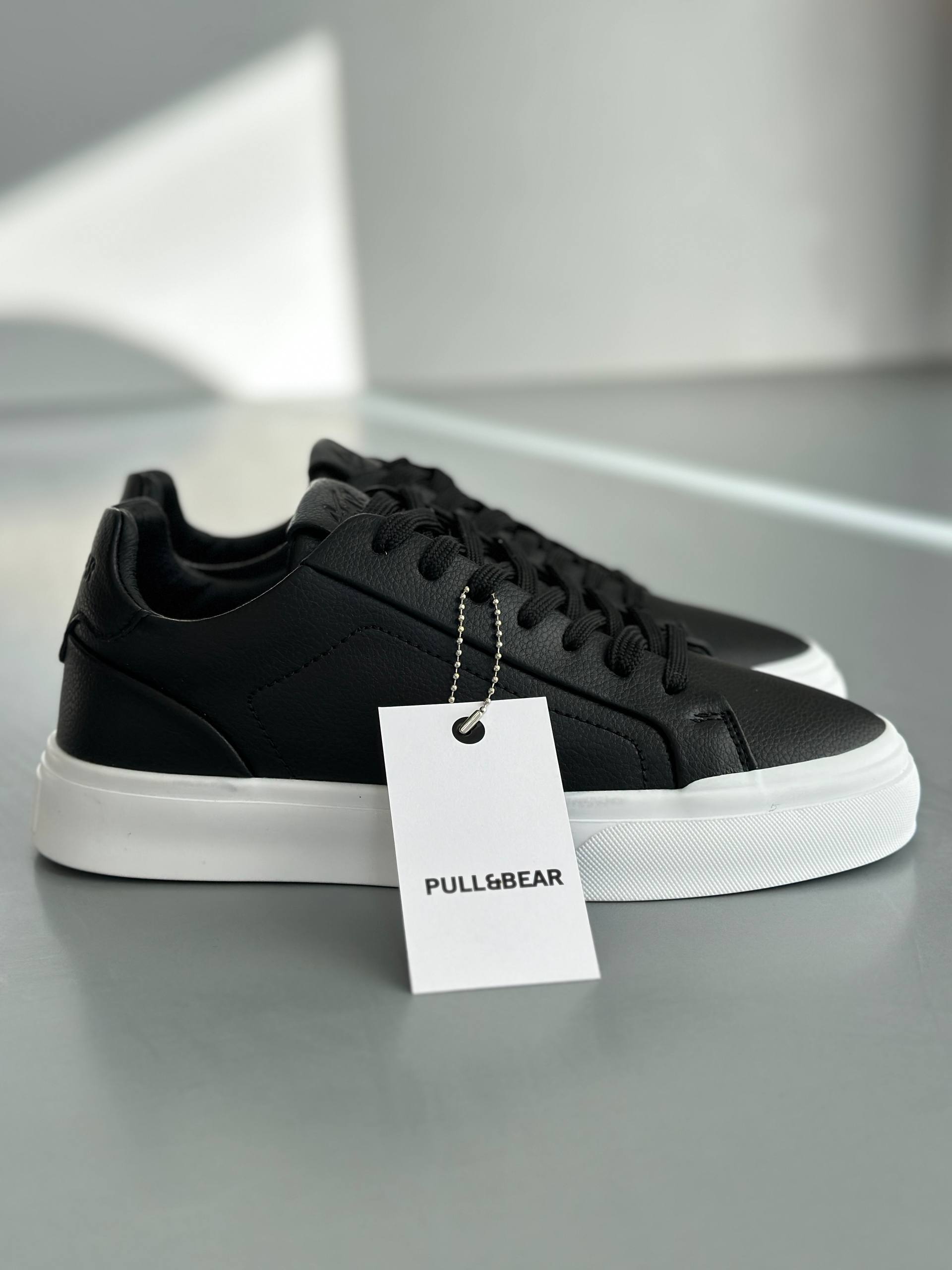 ونس pull & bear مشکی زیره سفید